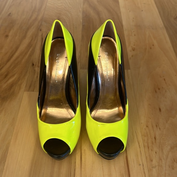 BCBG Liberty High Heel Platform Neon Yellow- Size 7 - Picture 2 of 3